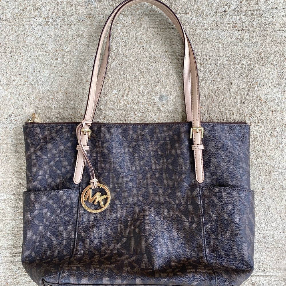 ⭐️SOLD⭐️ Michael Kors Purse